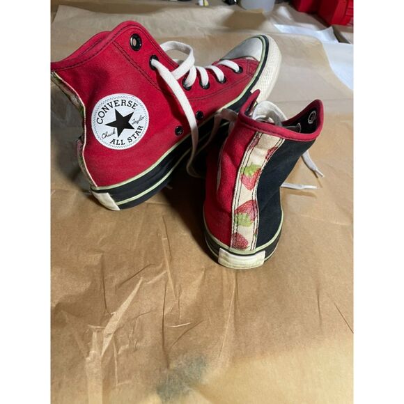 Converse contrast color with cute strawberry  accent details size 7 - Picture 11 of 15